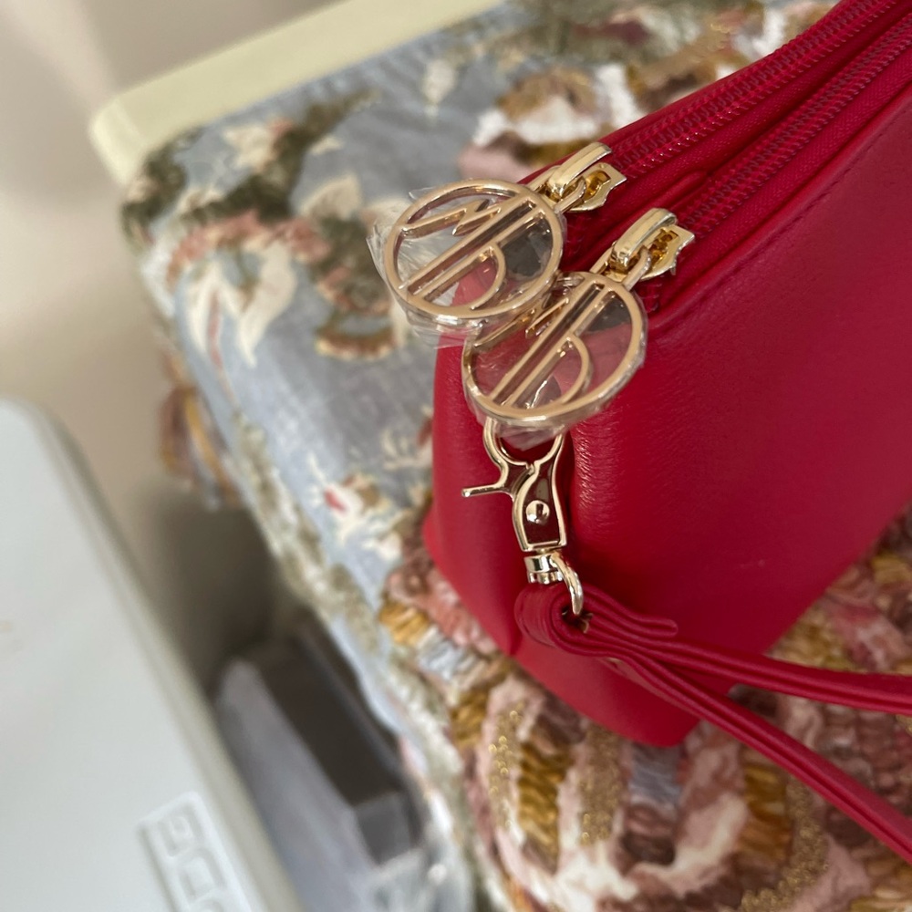 Red Wristlet Clutch New - Picture 3 of 6